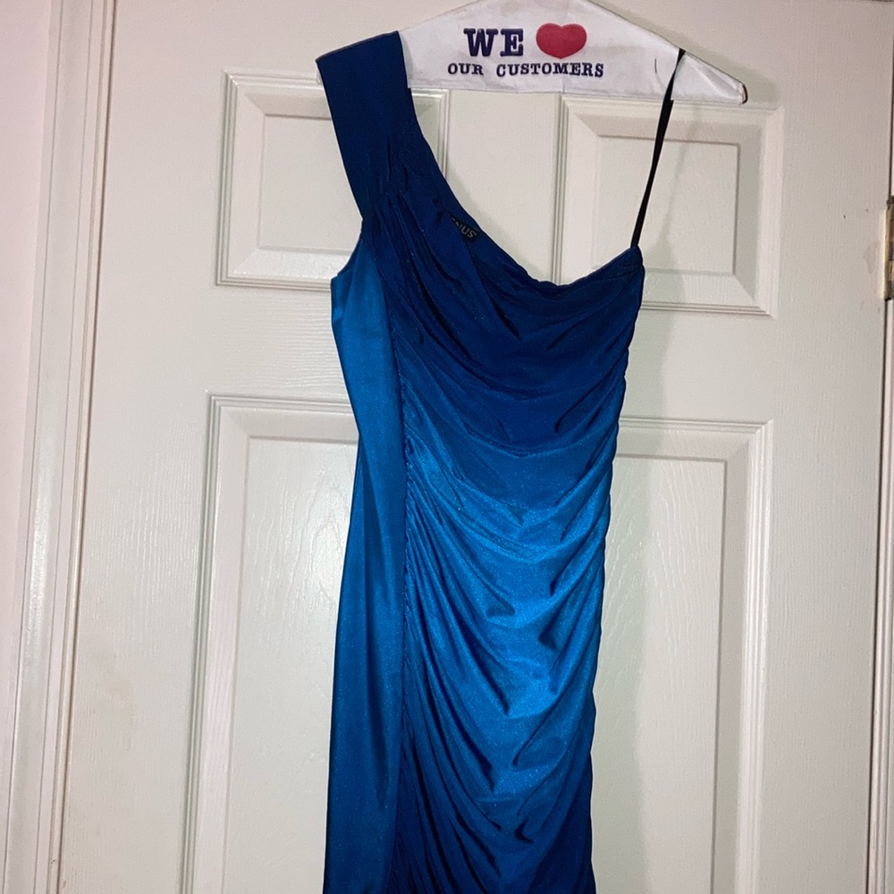 Sz M-Mini, 1 shoulder Blue, Mini, ruched on the side party dress